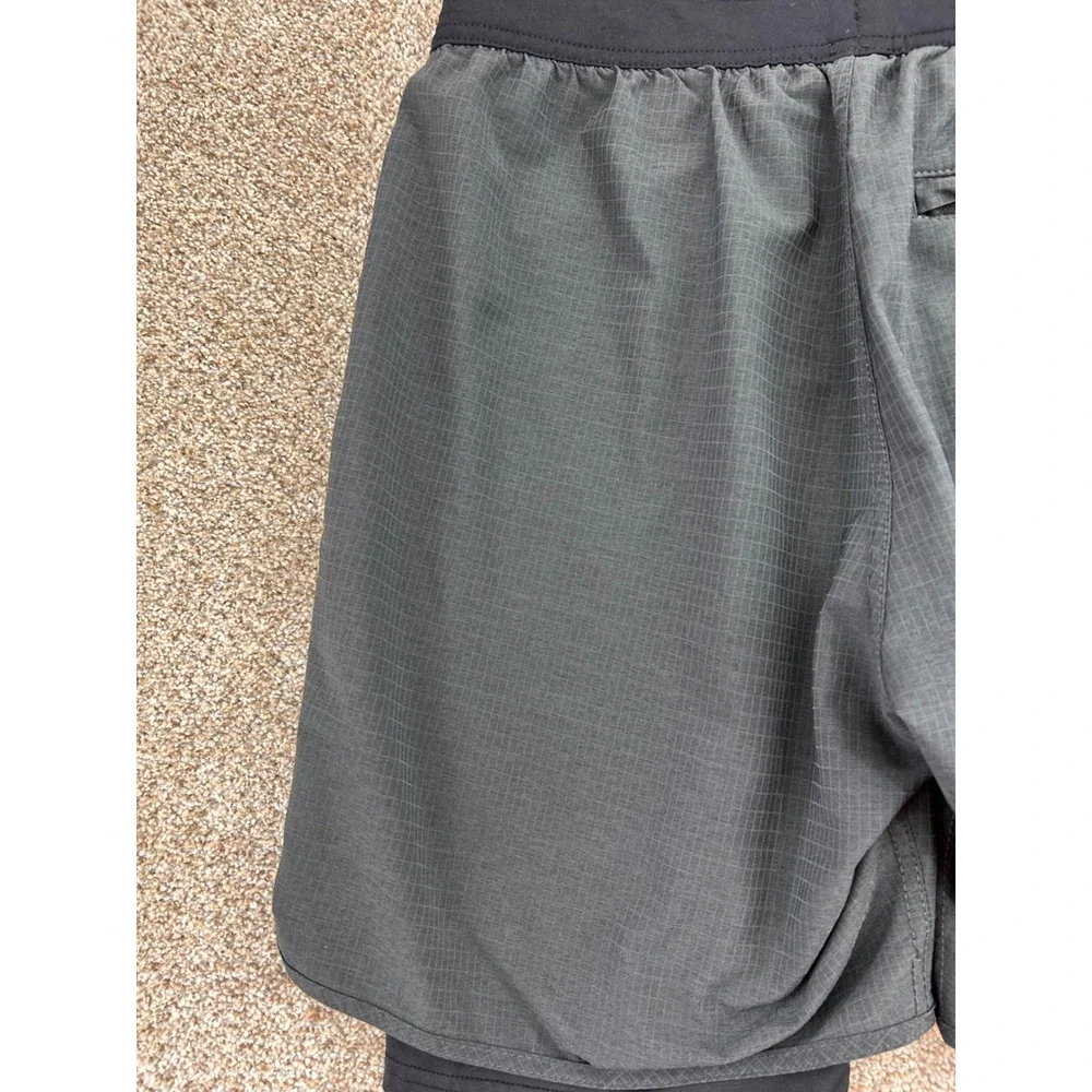 Vuori Stockton Short Charcoal Gray Grid Ripstop Lined Athletic Mens Small 7.5